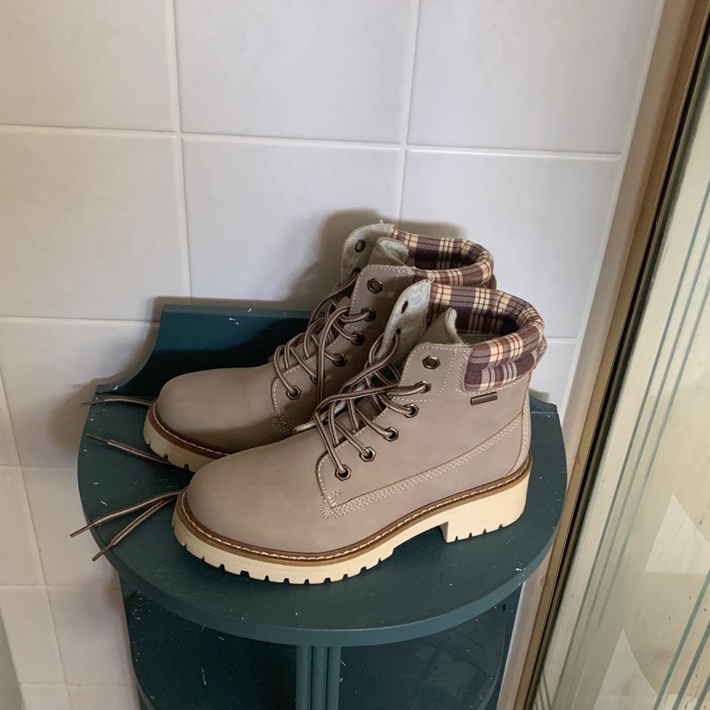 Plaid Collar Tan Combat Boots